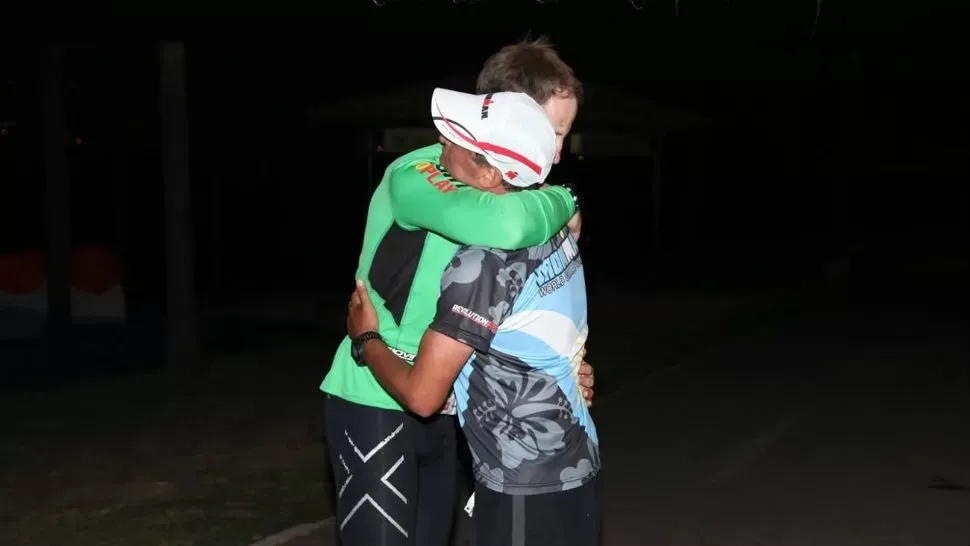 Rodríguez con su colega noruego, luego de la operación y tras finalizar la competencia.