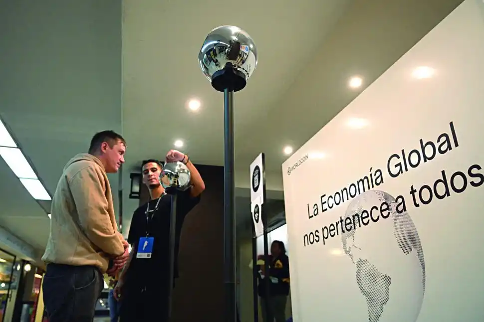 Qué busca la empresa que hace escaneo de iris en Tucumán