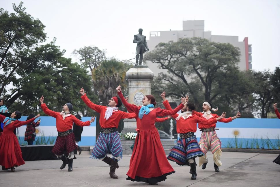 GRAN SHOW. La música engalanó la Plaza Belgrano en un día colmado de historia y patriotismo nacional.