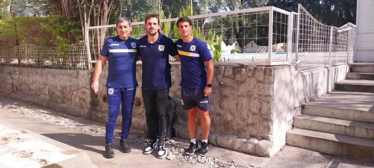 Nicolás Sánchez arribó al estadio de Lawn Tennis: saludo afectuoso con el capitán y ansias por entrar al vestuario