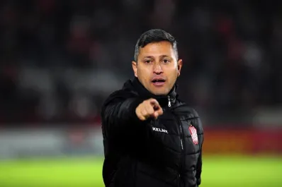 Sin Nahuel Banegas ni Pablo Hernández, Diego Flores sorprende con la formación de San Martín de Tucumán