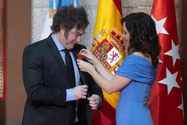 Madrid premia a Milei y desafía al gobierno español