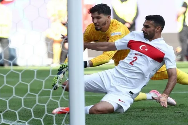 El blooper de la Eurocopa: insólito gol en propia puerta de Turquía contra Portugal
