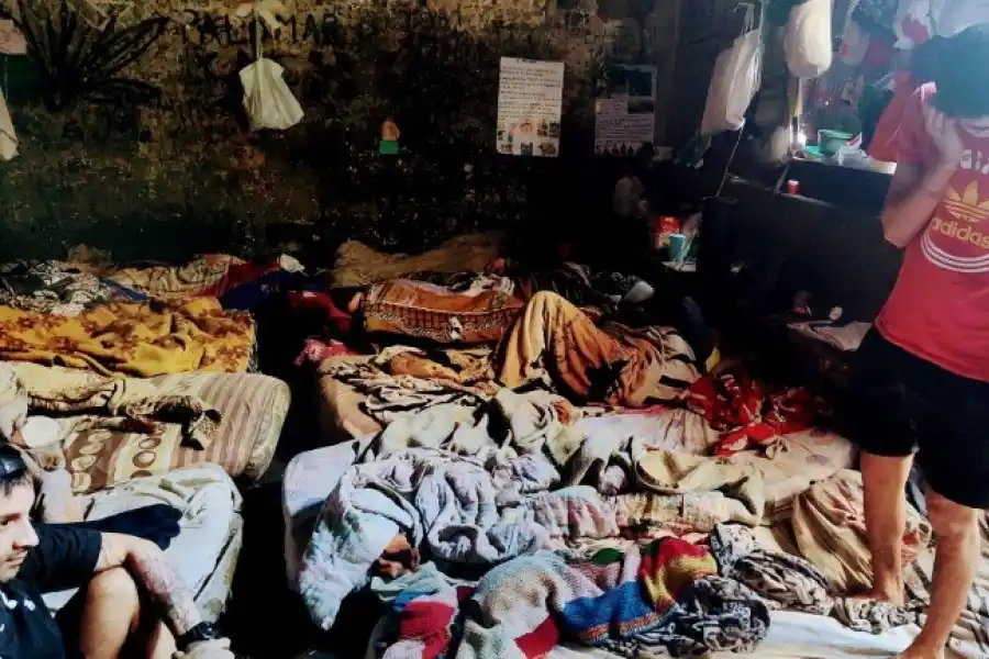 HACINAMIENTO. En una celda se alojan 34 detenidos. En total hay 65. asdfasdf asdfasdfasdfasdf