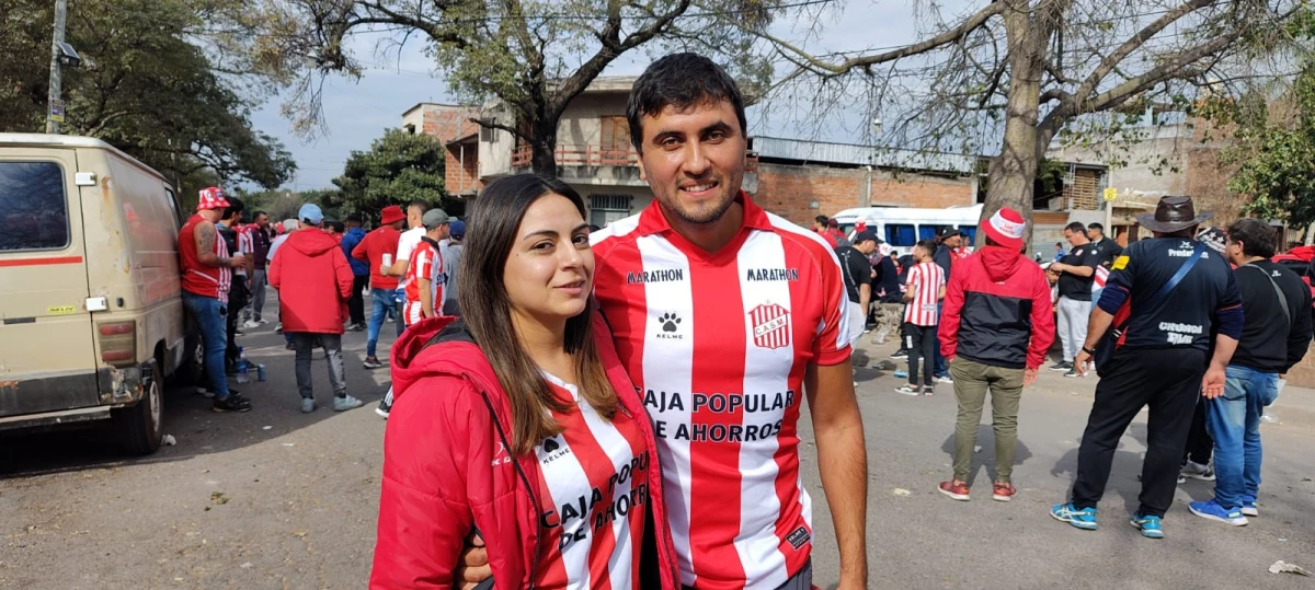 Luján Romano y Carlos Olea viajaron a Jujuy para alentar al santo. 