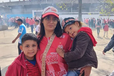 Es tucumana, vive hace 20 años en Jujuy y les transmite a sus hijos la pasión por San Martín
