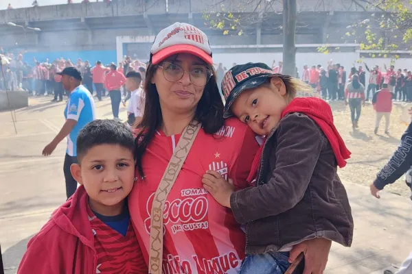 Es tucumana, vive hace 20 años en Jujuy y les transmite a sus hijos la pasión por San Martín
