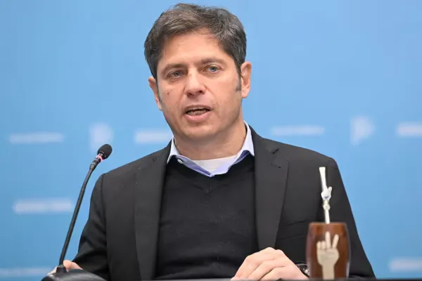 Kicillof: Acá va a haber epidemia de dengue y Milei va a estar dando vueltas saludando a Elon Musk