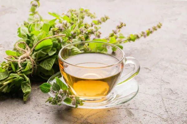 Cómo preparar una infusión efectiva para calmar el dolor de cabeza en minutos