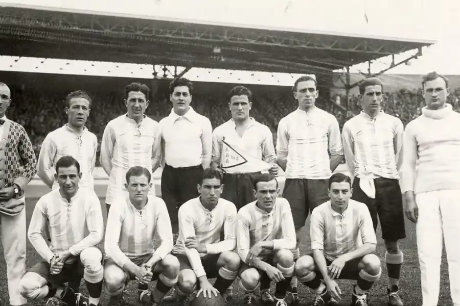 ENTRENADOR ESPAÑOL. José Lago Millán (izquierda) dirigió al seleccionado argentino en el Campeonato Sudamericano de Perú de 1927 y en los Juegos Olímpicos de Ámsterdam de 1928.