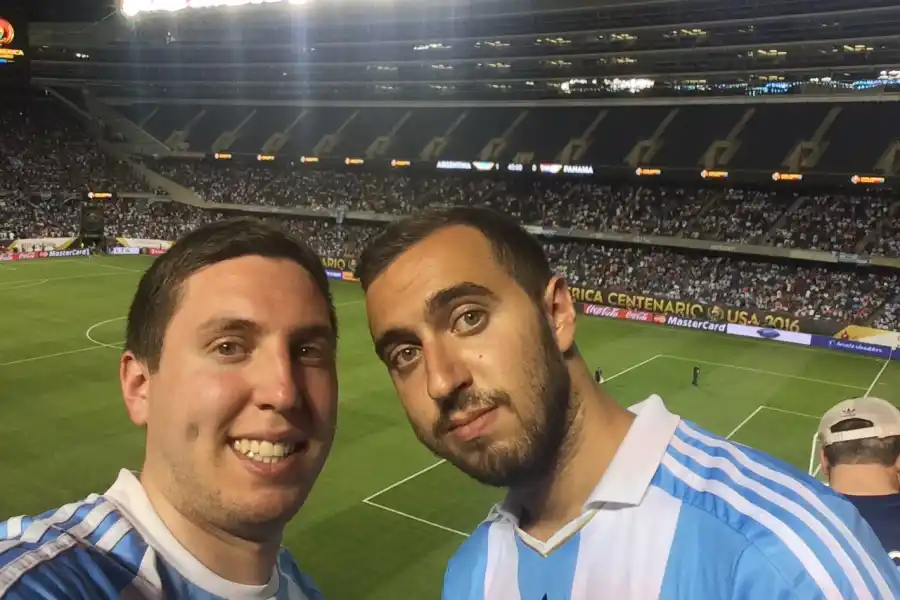 Es tucumano, vive en Canadá, estuvo en la final de la Copa América 2016, y estará en el mismo estadio para Argentina-Chile