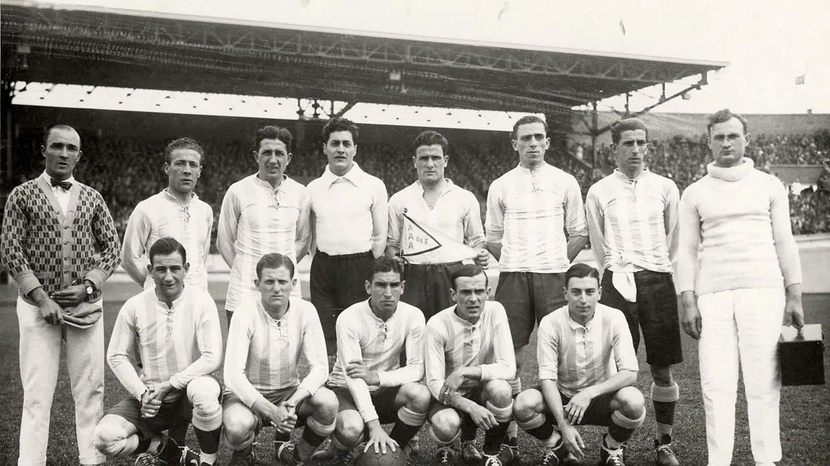 ENTRENADOR ESPAÑOL. José Lago Millán (izquierda) dirigió al seleccionado argentino en el Campeonato Sudamericano de Perú de 1927 y en los Juegos Olímpicos de Ámsterdam de 1928.