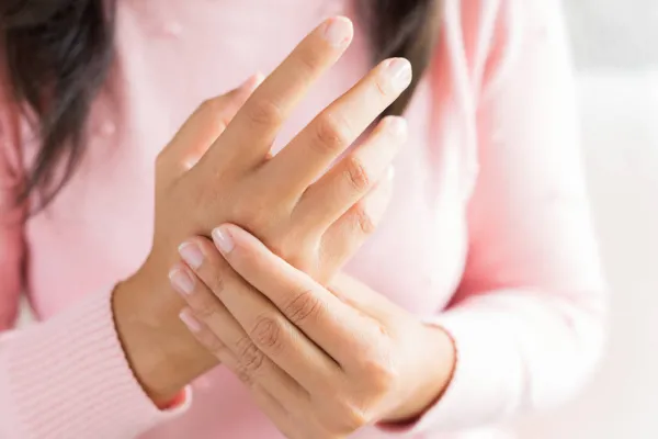 Cáncer de pulmón: el signo en los dedos que podría advertir la enfermedad en etapas iniciales