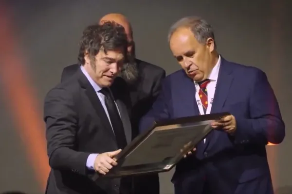 El Instituto Liberal de Praga desconoció el premio entregado a Javier Milei