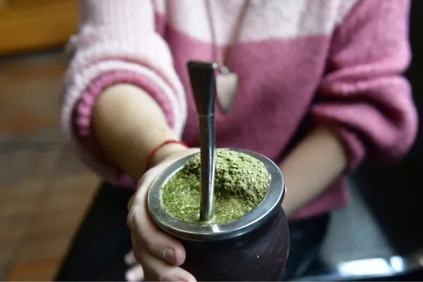 ¿El mate te da acidez? Así debés prepararlo para evitar molestias estomacales