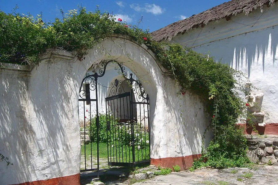 El estilo neocolonial se apropia de las construcciones del Museo Jesuítico.