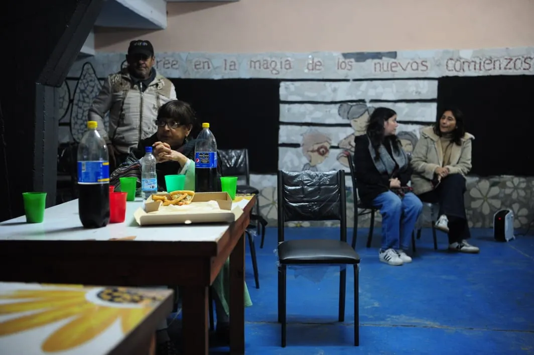 GRAN MOMENTO. El refugio eligió pizza como menú para ver a la Selección.