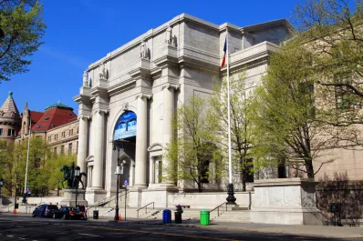 ¿En que museo se filmó la película Una noche en el museo?