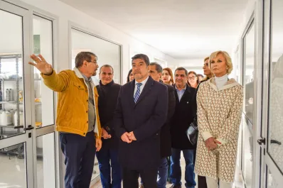 El vicegobernador Acevedo visitó el parque tecnológico de la Universidad de San Pablo-T