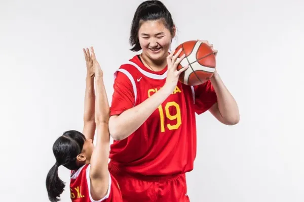 ¿Quién es Zhang Ziyu? La china que promete ser la nueva figura en el basquet