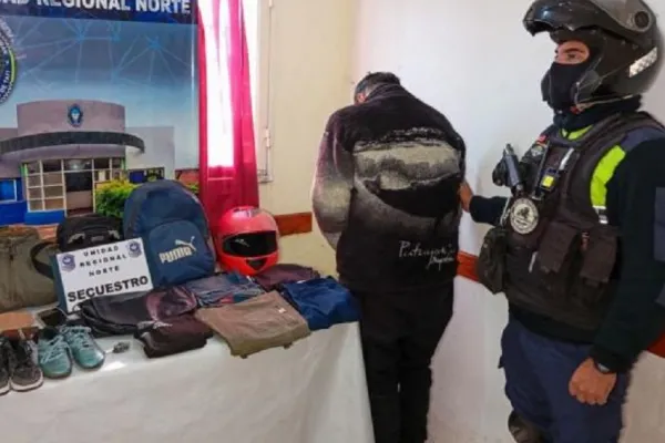 Tafí Viejo: detuvieron a un “rompe vidrio” y recuperaron una mochila que había robado