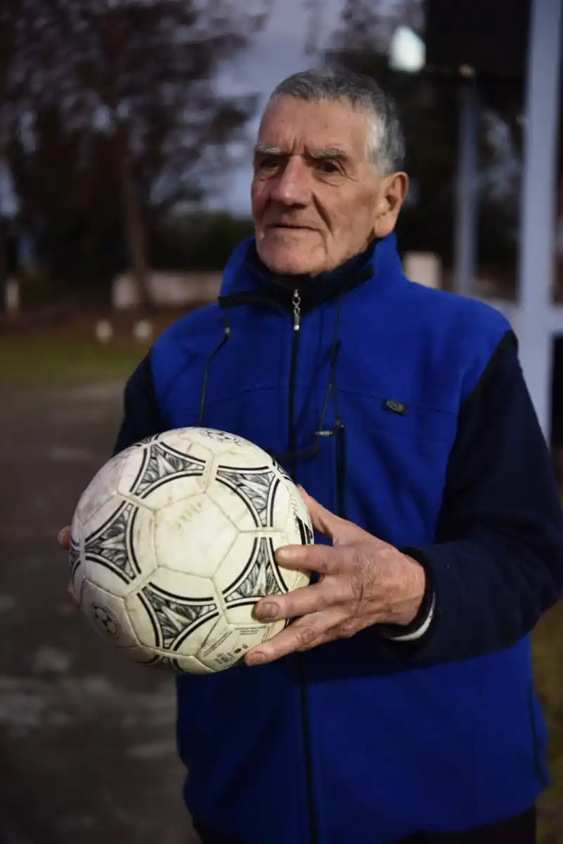 En Yonopongo, un club armó un plantel que reúne distintas generaciones: tienen entre 14 y 48 años