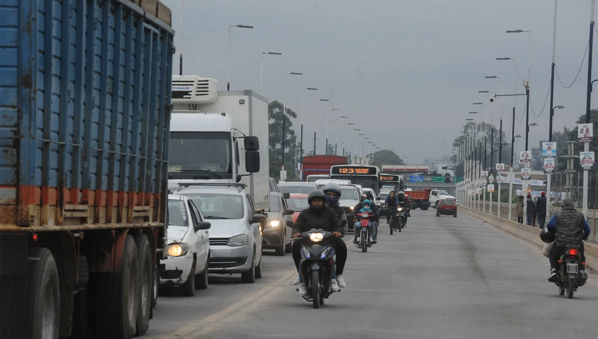 MUY TRANSITADO. El puente Lucas Córdoba es utilizado por al menos 80 mil vehículos por día.