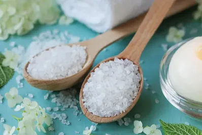 Ritual de la sal para atraer abundancia: cómo hacerlo el último día del mes paso a paso