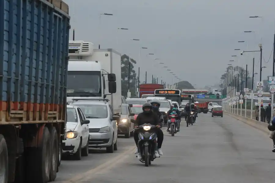 MUY TRANSITADO. El puente Lucas Córdoba es utilizado por al menos 80 mil vehículos por día.