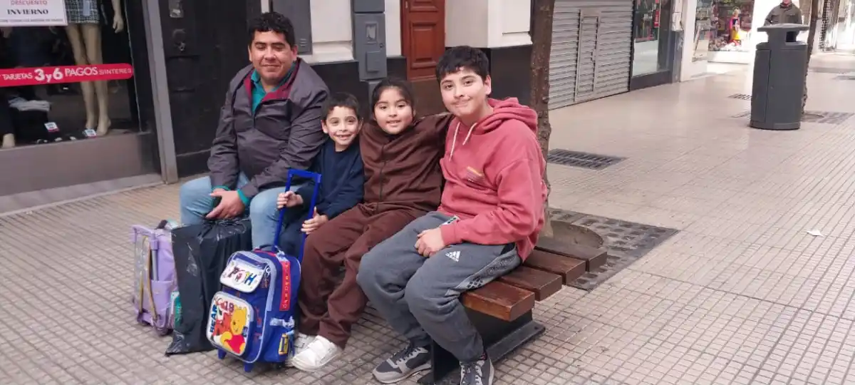 AFORTUNADOS. Sebastián Pontoni festeja que sus hijos Jeremías, Ivana y Bautista, ya vieron ganar a Argentina desde pequeños a diferencia de él que tuvo que esperar décadas.