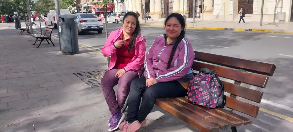 TÍA Y SOBRINA. Las Romano, Beatriz y Janina, verán el partido juntas.