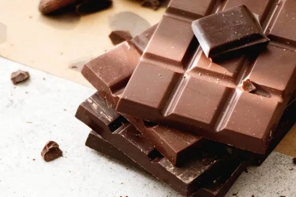 Los alimentos que provocan estreñimiento: el té negro y el chocolate pueden favorecer el tránsito lento