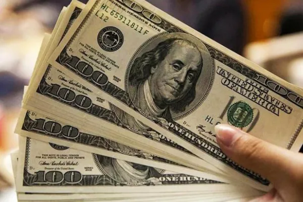 El dólar blue cerró la semana a $1.365 y aumentó $140 durante junio