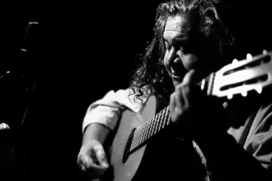 LUCHO HOYOS. Canciones de autor sonarán en el ciclo Música y Letra.