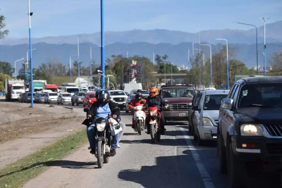 VIDEO. Obras en el puente Lucas Córdoba y caos en el puente Barros