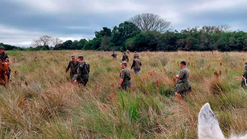 OTRO RASTRILLAJE Y VAN... A partir de hoy, los efectivos de las fuerzas federal buscarán algún indicio en los campos de la localidad 9 de Julio.