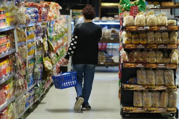Los precios de los alimentos se aceleraron durante junio, según una consultora