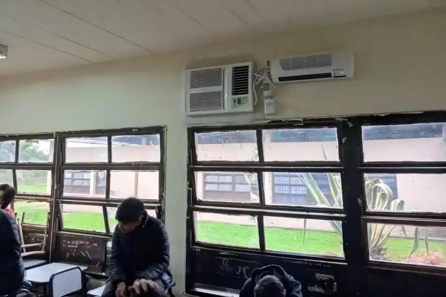 CALIDEZ. En estos días fríos, los alumnos prefieren quedarse en el aula.