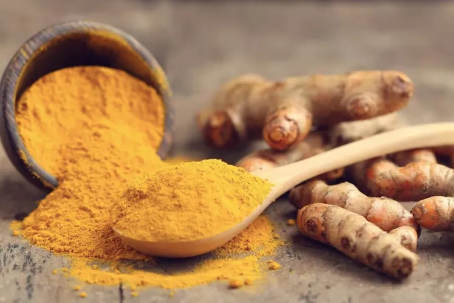 ¿Cómo utilizar la cúrcuma para mejorar las funciones del hígado?