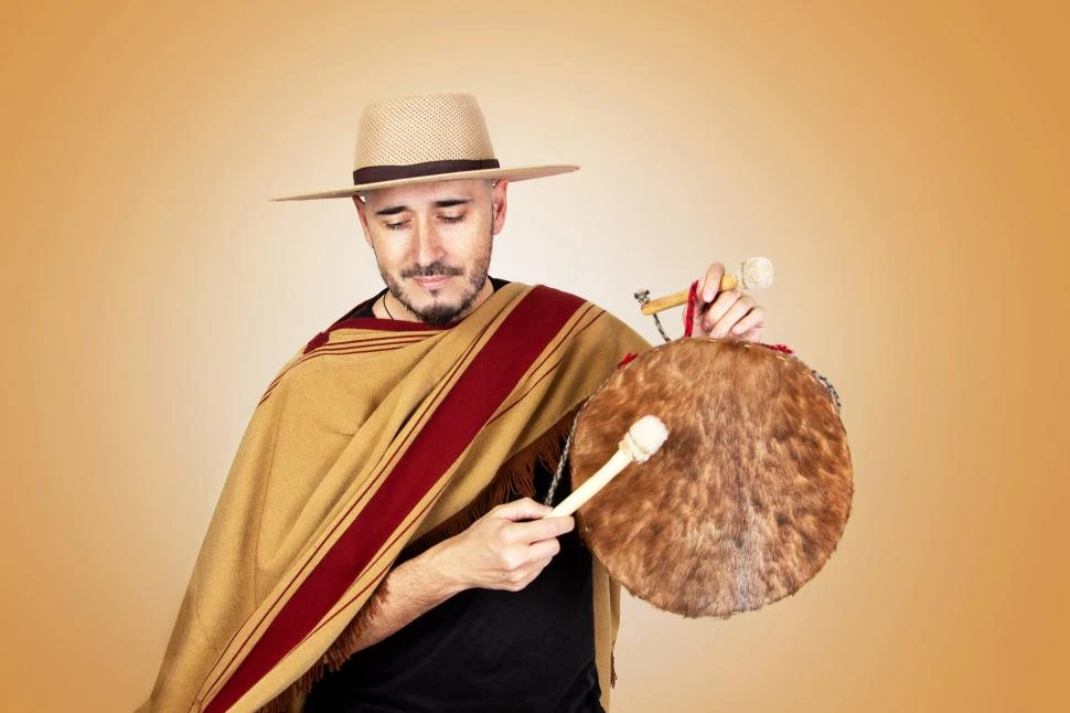 TODOS INVITADOS. Diego Molina abre los brazos para recibir a los folcloristas en su festival Confluencias.