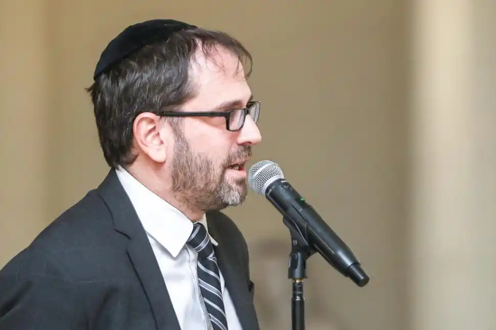 AMOS LINETZKY, de AMIA. Perseverancia contra el olvido.