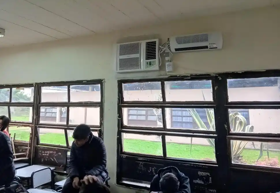 CALIDEZ. En estos días fríos, los alumnos prefieren quedarse en el aula.