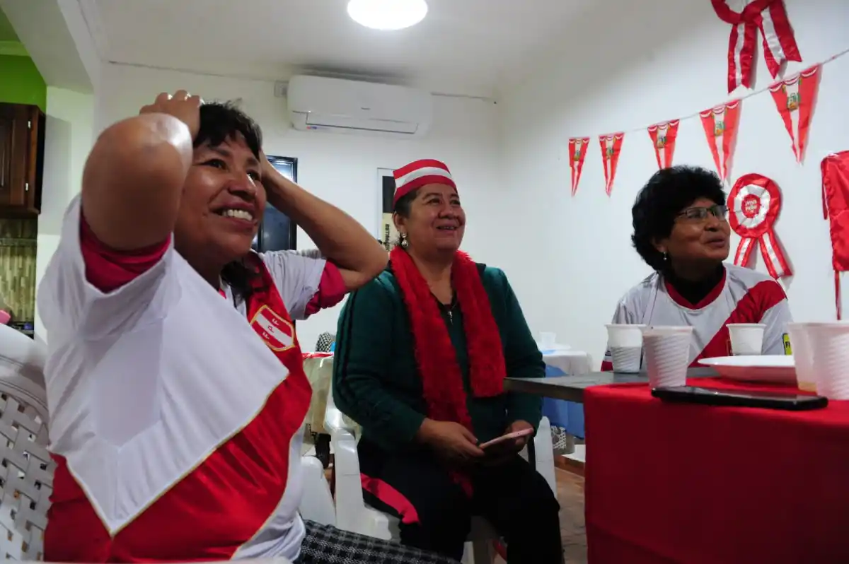 CASI GOL. Edith se toma la cabeza incrédula porque su selección estuvo a punto de descontar. Foto: Diego Aráoz.