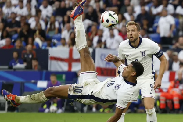 De chilena y sobre el final: mirá el golazo de Jude Bellingham para el empate de Inglaterra frente a Eslovaquia