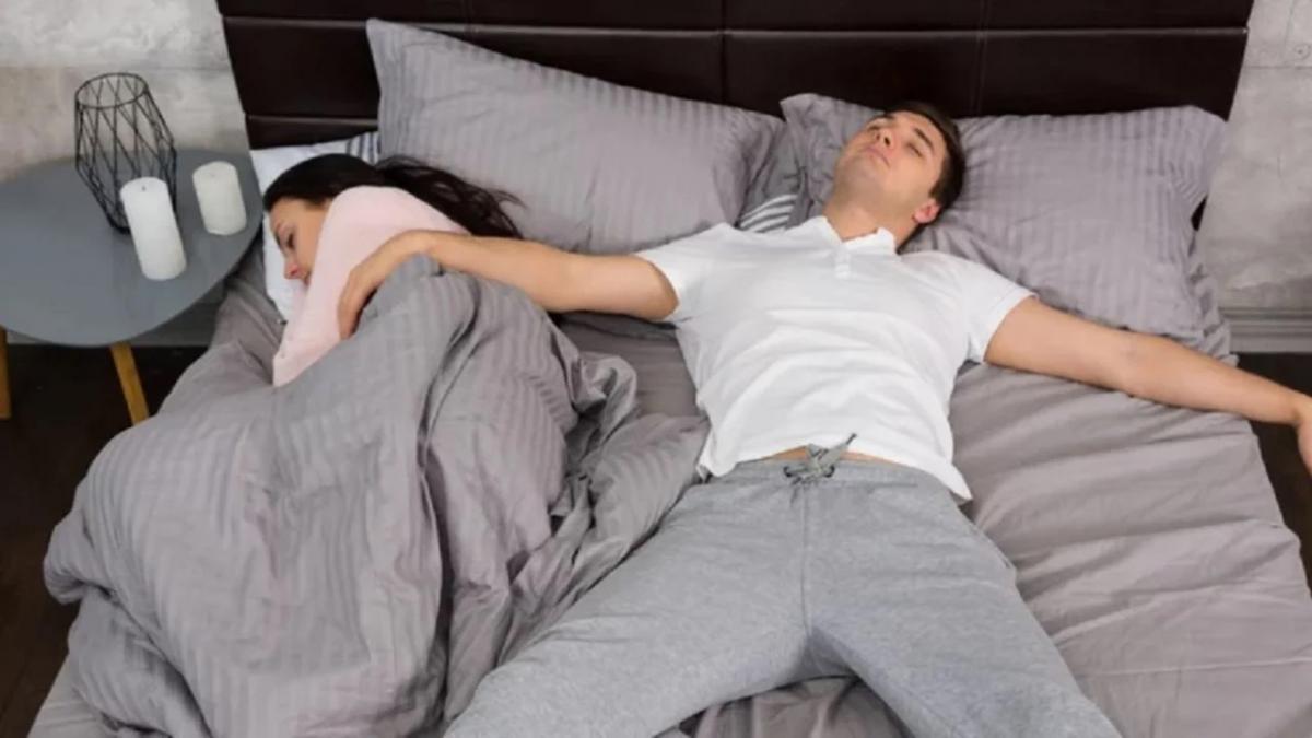 El particular comportamiento de las personas ocurre en la fase REM del sueño.