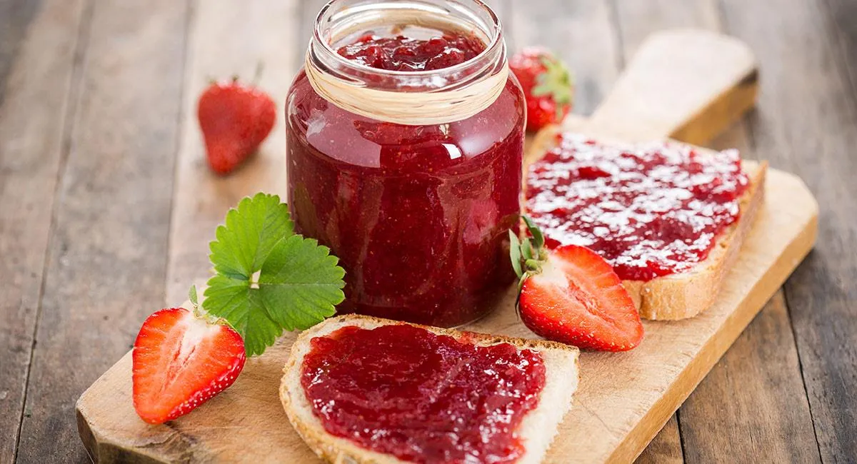 La frutilla está entre las frutas favoritas para preparar mermeladas.