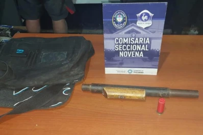 Detienen a dos ladrones: manipulaban un arma “tumbera” cargada