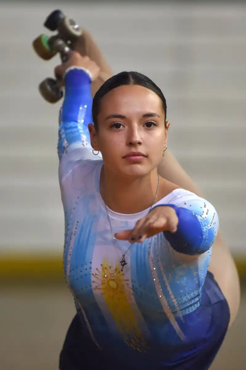 Es tucumana, integra la selección argentina de patín, y debió vender rifas para poder participar de un evento panamericano