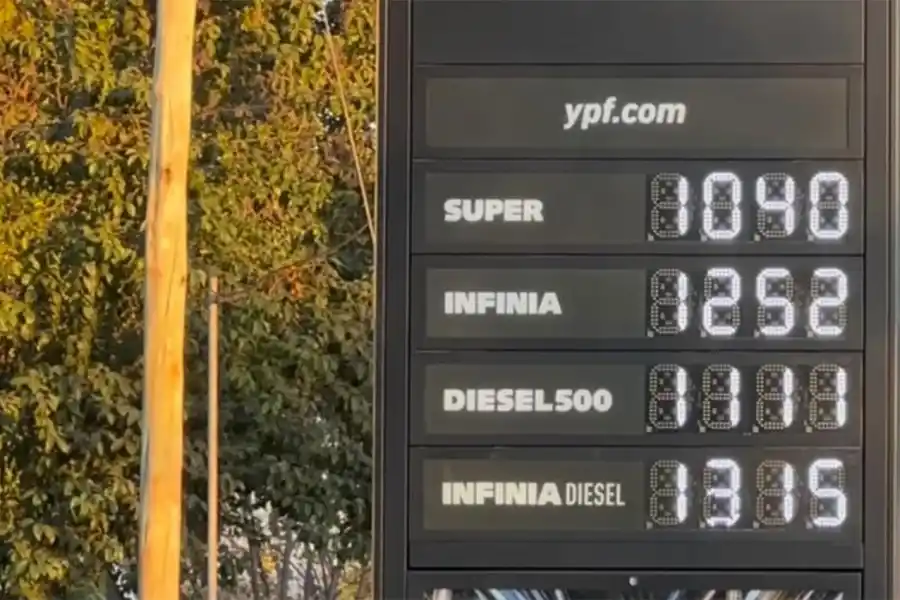 LOS NUEVOS PRECIOS. YPF ya actualizó los precios de los combustibles en toda la provincia. 