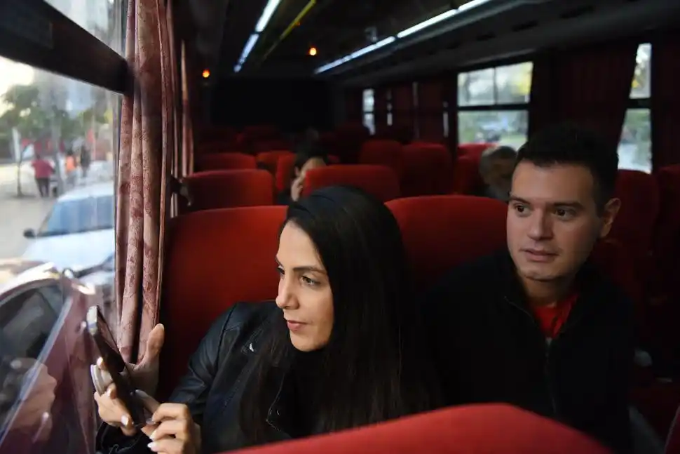 IMÁGENES PARA RECORDAR. Quienes realizan los recorridos toman fotografías de la rica arquitectura que se despliega en la capital.